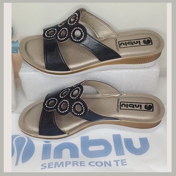 Black Rhinestone Ring Sandals - Picture 5 of 9